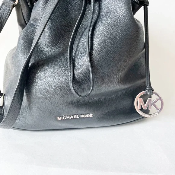 Michael Michael Kors Large Jules Black Bucket Bag - Picture 3 of 16